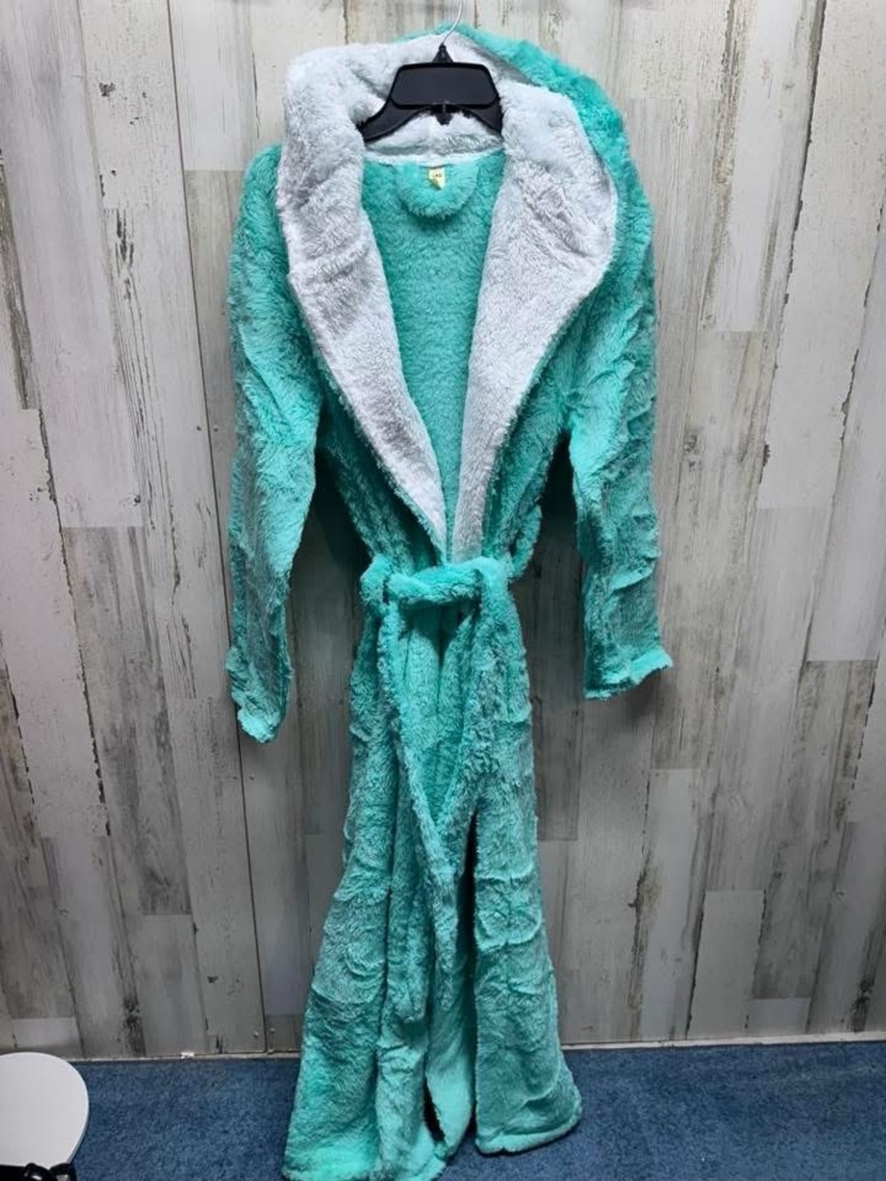 Women’s soft fleece plush hooded bathrobe in emerald green size large nwt